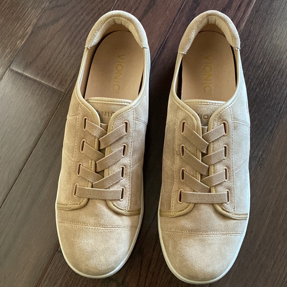 Brand New! Vionic suede water resistant Jean sneakers